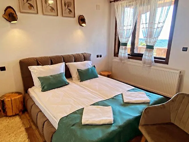 Πανσιόν In Leshten