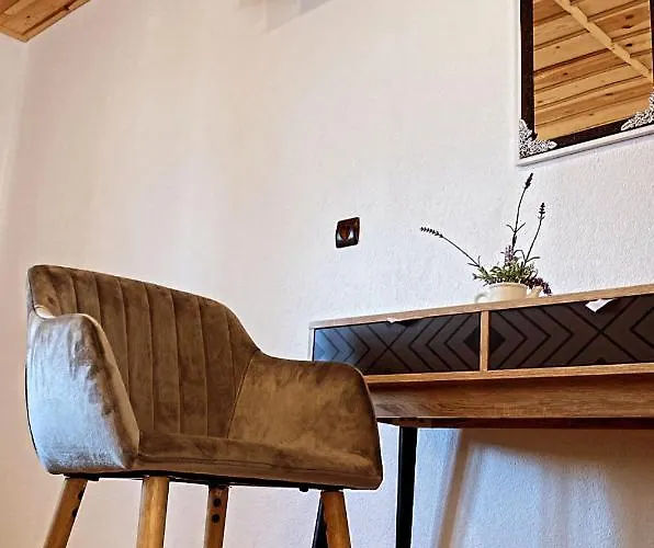 In Πανσιόν Leshten